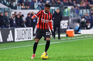 意媒：埃默森康复进展极为顺利 已开始在沙地上进行跑步训练